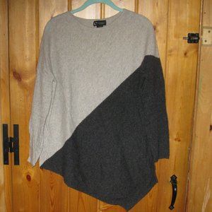 C by Bloomingdale's 100% cashmire sweater